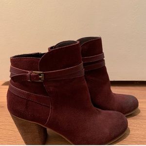 Amazing fall burgundy boots